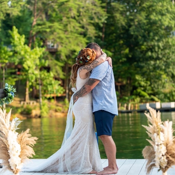 Wedding dress size 4. Ivory/nude. No alterations - Picture 2 of 6